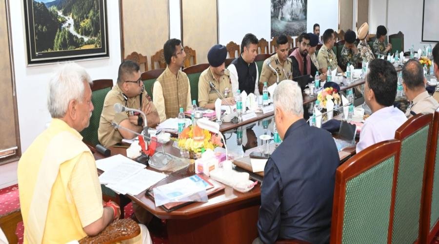 अमरनाथ यात्रा की तैयारियां पूरी, उपराज्यपाल सिन्हा ने की समीक्षा