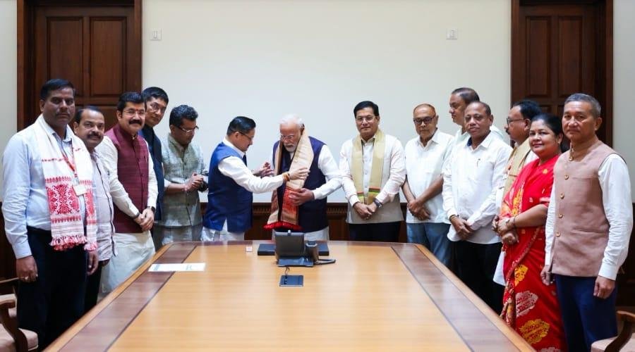 मोदी ने सांसदों से जाना असम बाढ़ का हाल