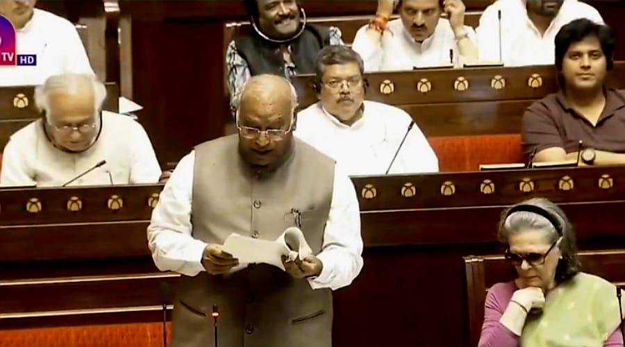 मनुस्मृति का आया हवाला, राज्यसभा में हुआ हंगामा