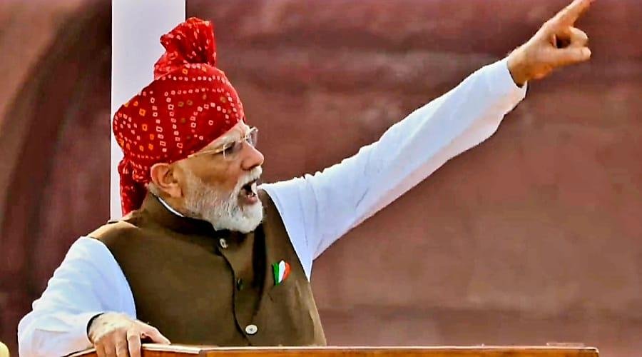 पीएम ने विकसित भारत के लिए बताए मंत्र, कहा, बड़े सपने देखने होंगे