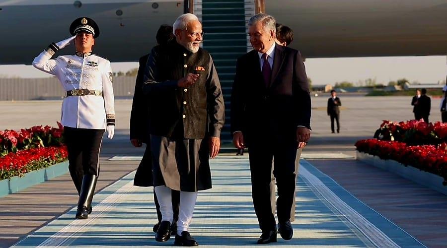 उज़्बेकिस्तान पहुंचे मोदी, बिश्केक में SCO बैठक में होंगे शामिल