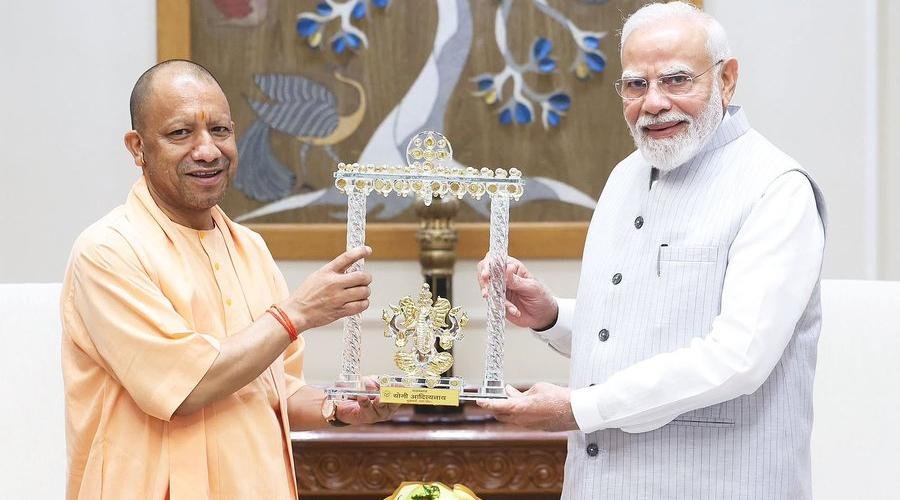योगी ने पीएम मोदी से मुलाकात की, क्या बात हुई?