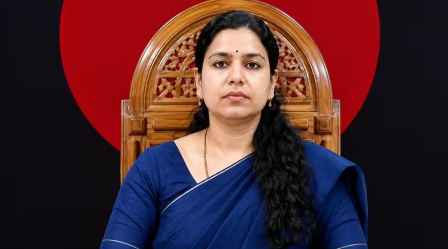 Divya Mittal: IAS से इस्तीफे के बाद अब राजनीति में उतरेंगी दिव्या मित्तल, वीडियो जारी कर किया ऐलान