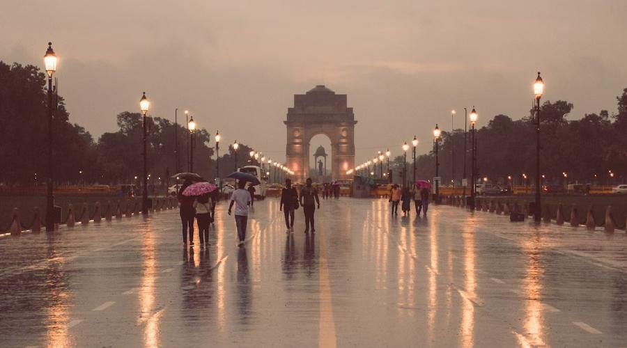 Delhi-NCR Weather: दिल्ली-NCR में बारिश और ठंडी हवाएं, IMD का ऑरेंज अलर्ट जारी