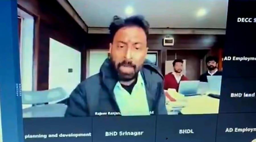 J&K: महिला अधिकारी से बदसलूकी के आरोप पर घिरे सीनियर IAS, अब्दुल्ला ने की कार्रवाई की मांग