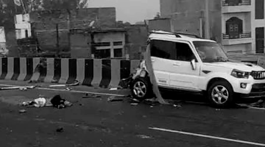 वाराणसी में भीषण सड़क हादसा, ट्रक की टक्कर से स्कॉर्पियो सवार चार लोगों की मौत