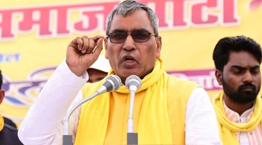 ओम प्रकाश राजभर का अखिलेश यादव पर निशाना, बोले- मुसलमान कब तक दूसरों की दरी बिछाएगा?